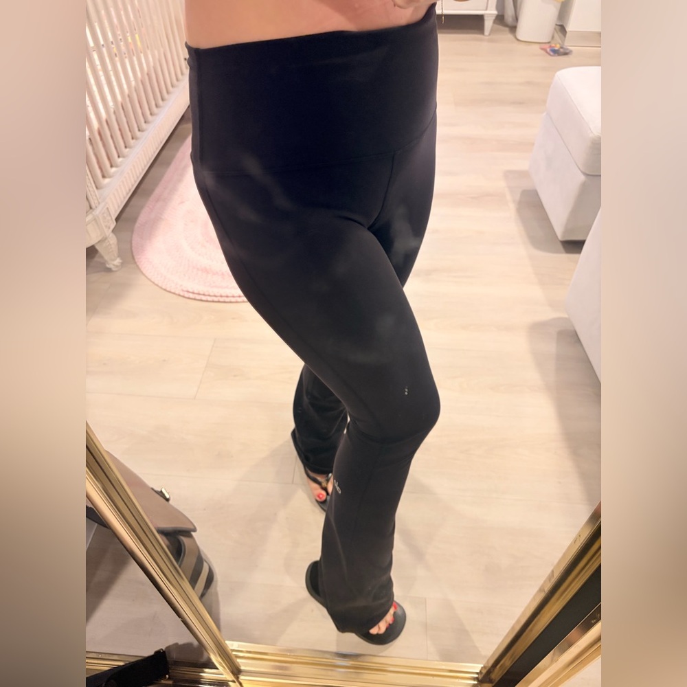 Alo AIRBRUSH
HIGH-WAIST 7/8 pants - Picture 2 of 5
